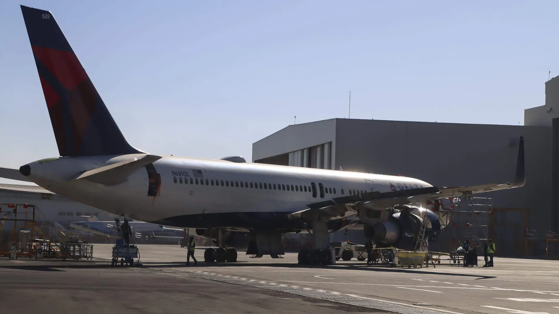 241128_AVION TURBINA_AEROPUERTO__HA_2